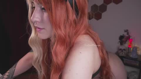 Snapshot of evapunkprincess chatting on October 2025 11:36:02 AM Eva online show from October 2025 11:36:02 AM