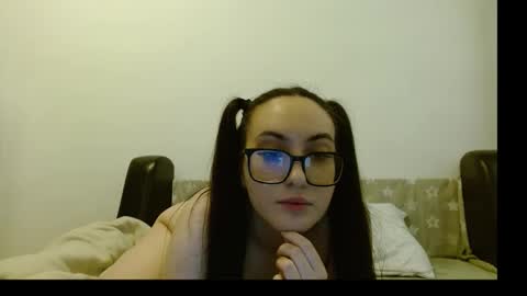 EvaRyde online show from November 2025 06:24:02 AM