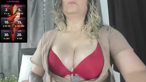 Snapshot of evasaenz21 chatting on October 2025 12:32:01 AM evasaenz online show from October 2025 12:32:01 AM