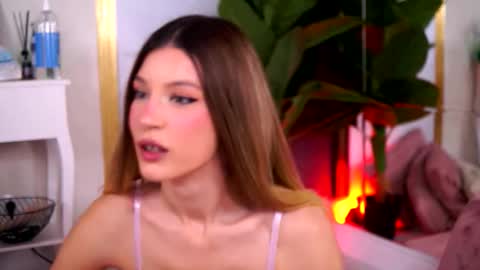 Carolina online show from October 2025 07:19:02 AM