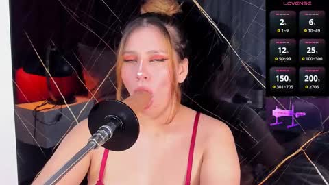 Snapshot of evelin_belen chatting on September 2025 12:19:01 PM EVELIN online show from September 2025 12:19:01 PM