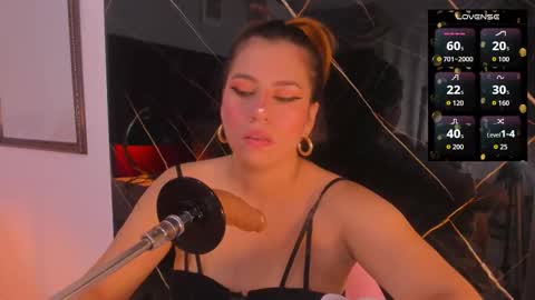 Snapshot of evelin_belen chatting on October 2025 12:11:01 PM EVELIN online show from October 2025 12:11:01 PM