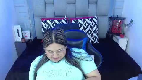 Snapshot of evelin_zaens chatting on November 2025 05:51:02 AM evelin zaens online show from November 2025 05:51:02 AM