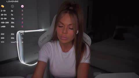 Evelina online show from October 2025 02:41:01 PM