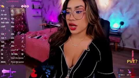 Eveline  online show from September 2025 08:01:01 PM