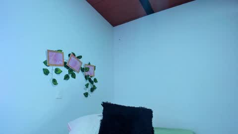 Evelin Miller online show from September 2025 02:05:02 PM