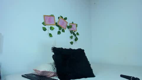 Evelin Miller online show from September 2025 02:07:02 PM