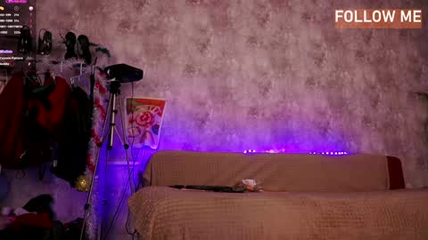 evelively online show from December 2024 09:57:01 PM