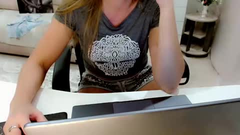 evelove online show from October 2025 05:11:01 PM