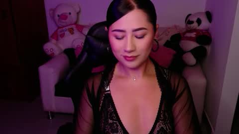 Snapshot of evelyn_ch_ chatting on November 2025 11:10:02 AM Evelyn online show from November 2025 11:10:02 AM