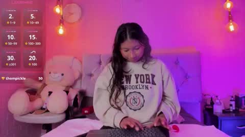 Snapshot of evelyn_flores1 chatting on October 2025 08:36:02 PM online show from October 2025 08:36:02 PM