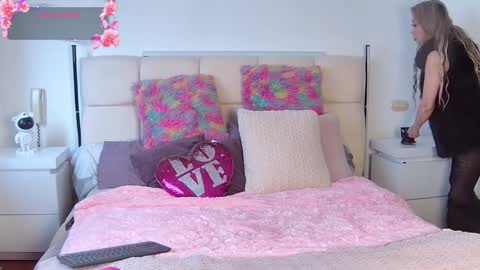 Snapshot of evelynagrey chatting on October 2025 02:47:01 PM EvelynaGrey online show from October 2025 02:47:01 PM