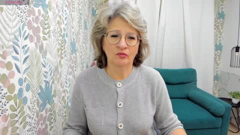 Evelyn online show from December 2024 05:04:01 AM