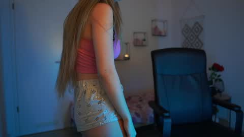 evelyncage_ online show from February 2025 10:13:01 PM