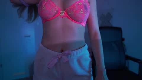 evelyncage_ online show from March 2025 10:07:02 PM