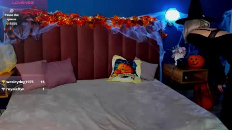 Evelyn online show from October 2025 01:49:01 AM