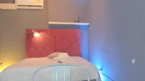 Sophia online show from October 2025 08:07:02 PM