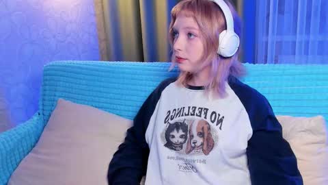 Snapshot of eves_eyes chatting on October 2025 01:21:02 PM Forget me not eve on CB online show from October 2025 01:21:02 PM