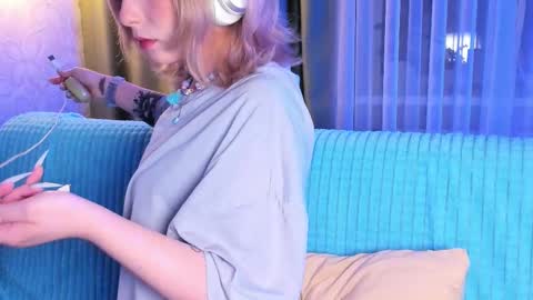 Snapshot of eves_eyes chatting on November 2025 12:44:01 AM Forget me not eve on CB online show from November 2025 12:44:01 AM