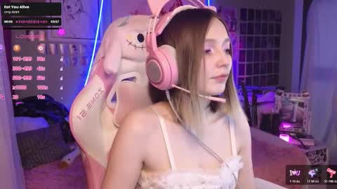 Evie online show from November 2025 11:48:01 PM