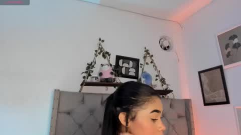 Ivi Alejandra  online show from October 2025 10:42:02 PM
