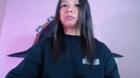 Snapshot of evybubbles_ chatting on October 2025 01:14:01 AM Im Evy online show from October 2025 01:14:01 AM