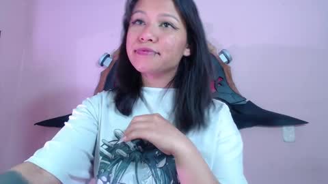 Snapshot of evybubbles_ chatting on November 2025 02:27:01 PM Im Evy online show from November 2025 02:27:01 PM