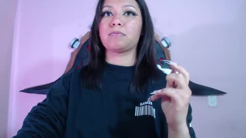 Snapshot of evybubbles_ chatting on November 2025 02:39:02 PM Im Evy online show from November 2025 02:39:02 PM