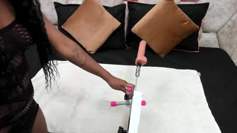 Snapshot of exotic_ebony_ chatting on October 2025 12:46:01 PM Alison online show from October 2025 12:46:01 PM