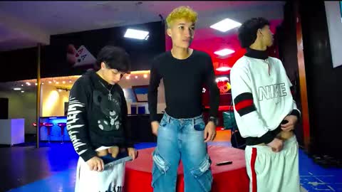 extrangers online show from October 2025 12:13:02 PM