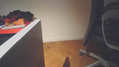 Snapshot of ezcoda chatting on November 2025 12:22:01 AM EZCODA online show from November 2025 12:22:01 AM