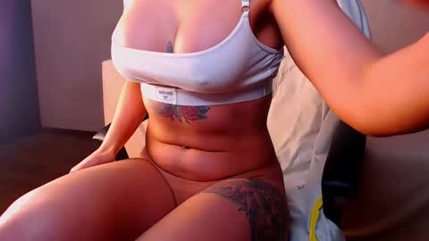 Elli  online show from February 2025 08:30:02 PM