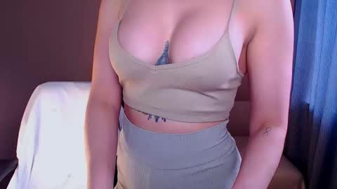 Elli  online show from September 2025 01:45:01 PM