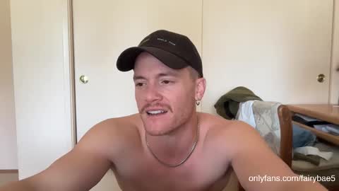 Travis online show from October 2025 07:36:02 PM