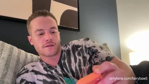 Travis online show from November 2025 07:39:01 AM