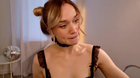 fancyamelia online show from October 2025 12:36:02 PM