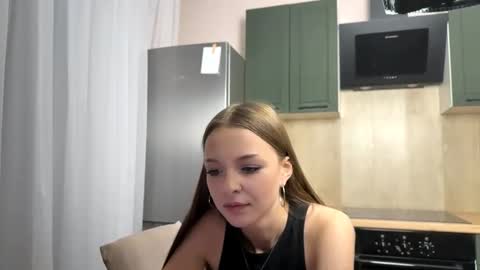 Snapshot of farahmantifel chatting on October 2025 04:48:01 PM Anna Scovich online show from October 2025 04:48:01 PM