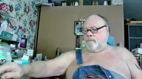 Fred. online show from December 2024 04:15:02 AM