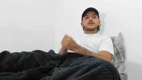 favid95 online show from December 2024 04:40:01 AM