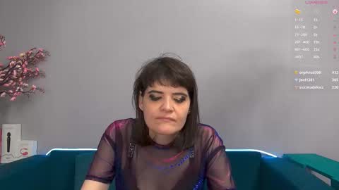 Laura online show from September 2025 03:43:02 AM