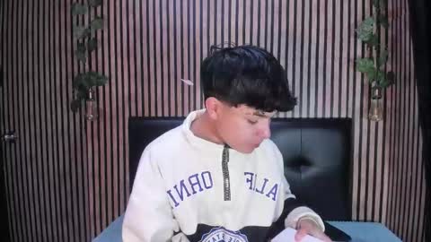 felipe_boy_18 online show from September 2025 04:01:02 AM