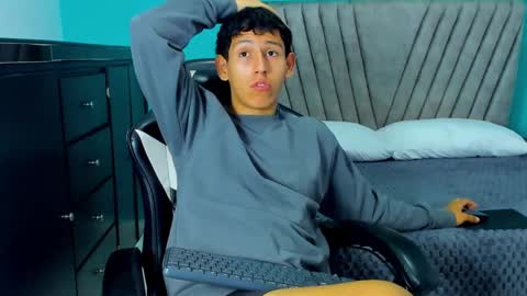 felipehot_gonzales online show from September 2025 12:59:02 PM