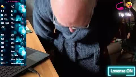 Snapshot of fellainsp8 chatting on October 2025 08:03:01 AM Adam online show from October 2025 08:03:01 AM