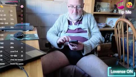 Snapshot of fellainsp8 chatting on October 2025 02:02:01 PM Adam online show from October 2025 02:02:01 PM