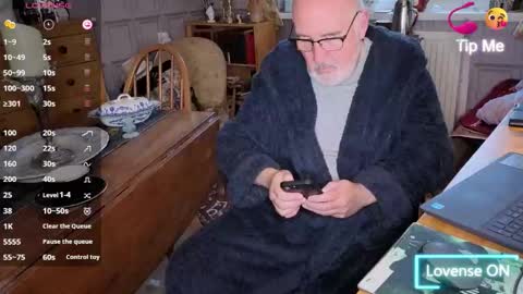 Snapshot of fellainsp8 chatting on October 2025 07:32:01 AM Adam online show from October 2025 07:32:01 AM