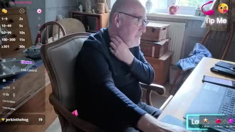 Snapshot of fellainsp8 chatting on November 2025 03:00:01 PM Adam online show from November 2025 03:00:01 PM