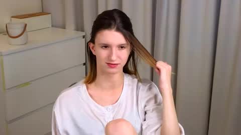 fellissamissa online show from September 2025 04:45:01 AM