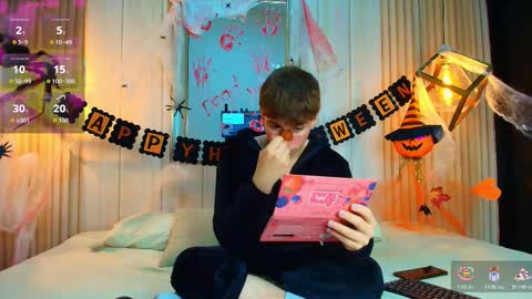 Snapshot of femboy_max chatting on October 2025 12:55:01 PM Femboy Max online show from October 2025 12:55:01 PM