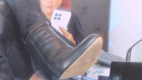 Snapshot of fenixox333 chatting on December 2024 05:42:02 AM stefannia online show from December 2024 05:42:02 AM