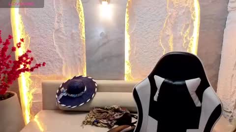 Ferchis  online show from November 2025 01:23:02 PM